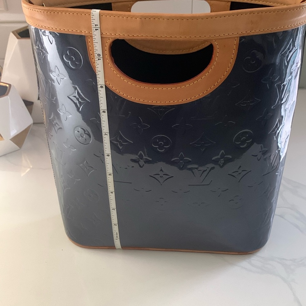 Louis Vuitton Vernis Tote - Picture 9 of 9